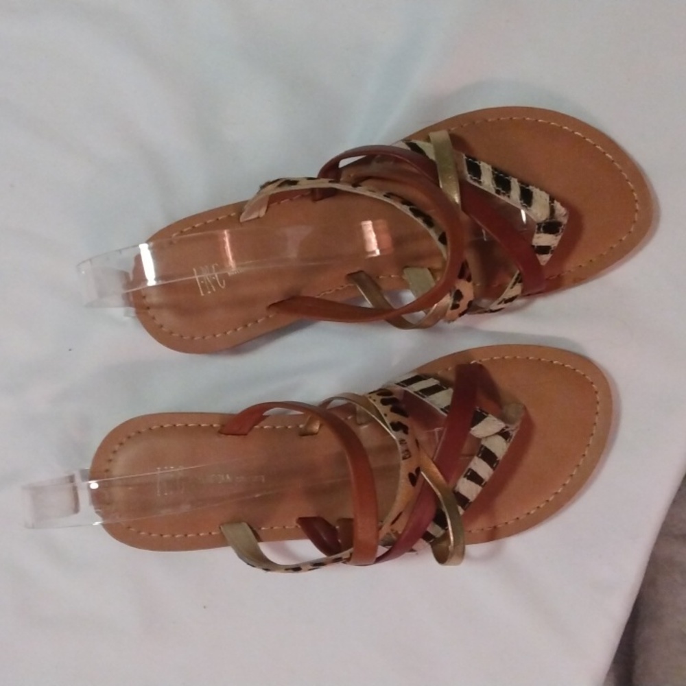 🌞🌞🌞INC International Concepts flipflops size 6 5 straps in multi colors. EUC - Picture 2 of 4